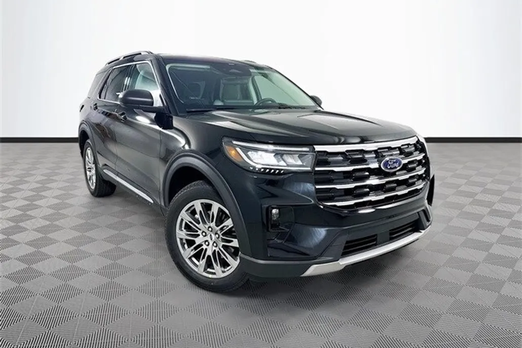 2025 Ford Explorer photo 1