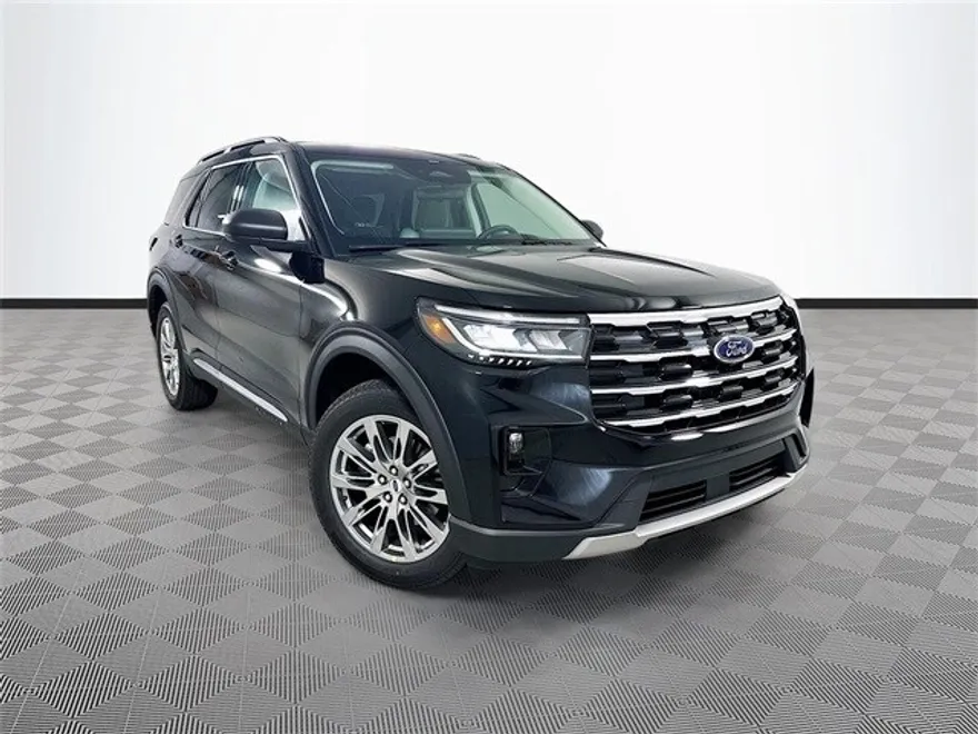 2025 Ford Explorer photo 1