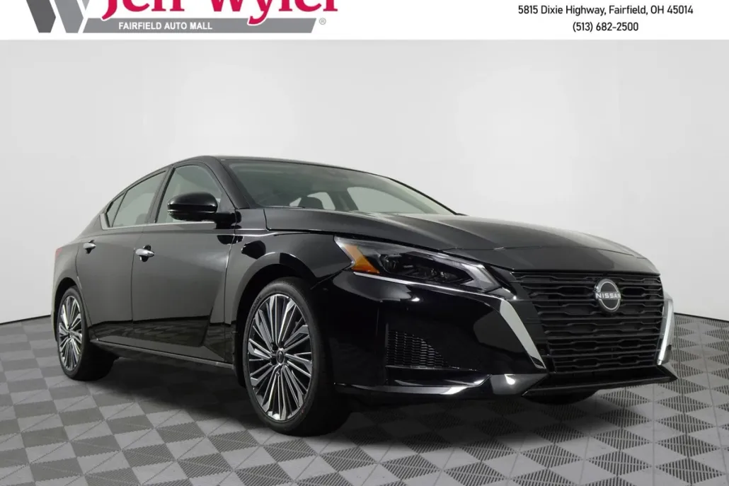 2025 Nissan Altima SL photo 1