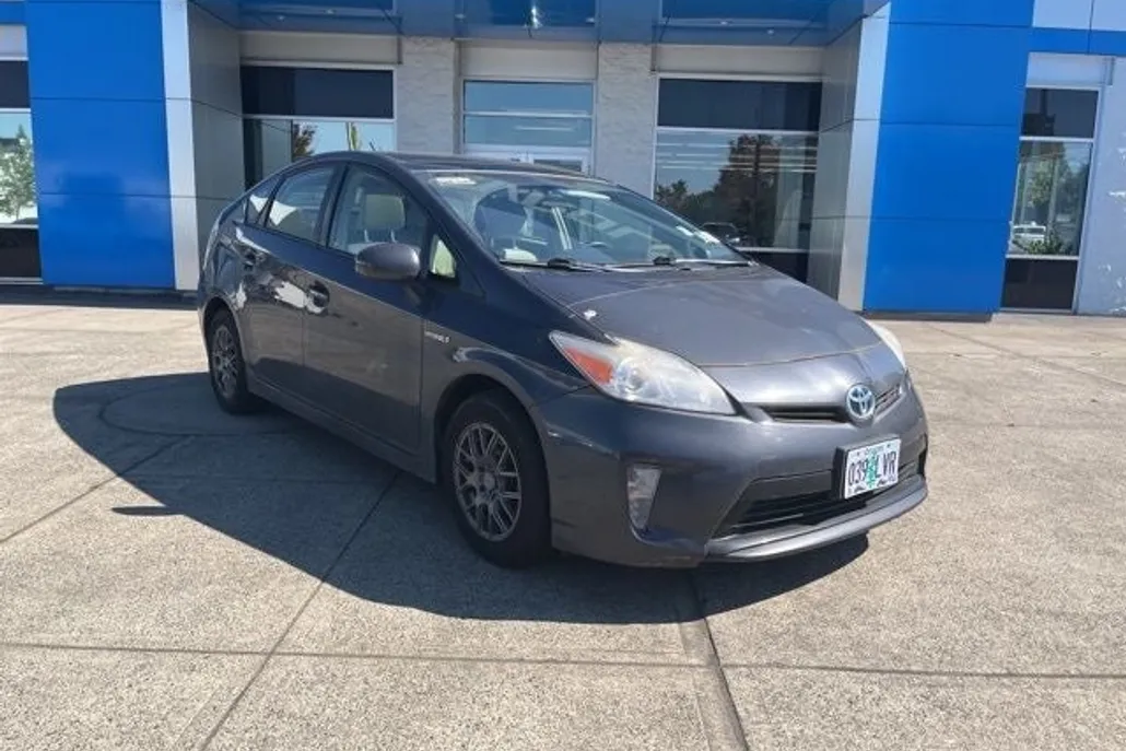 2013 Toyota Prius Two photo 1