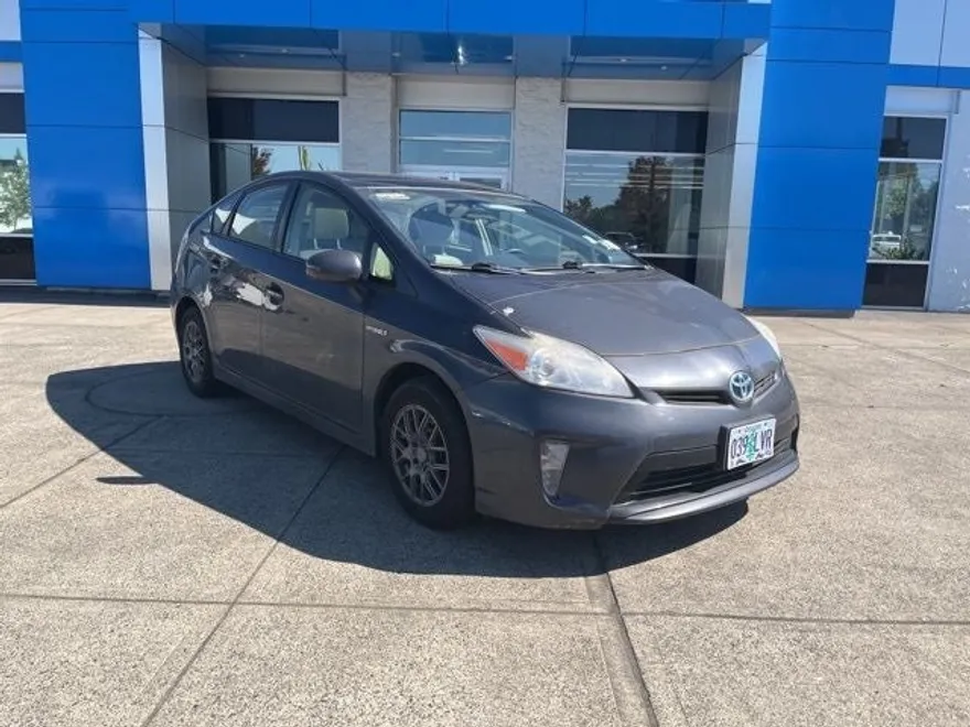 2013 Toyota Prius Two photo 1