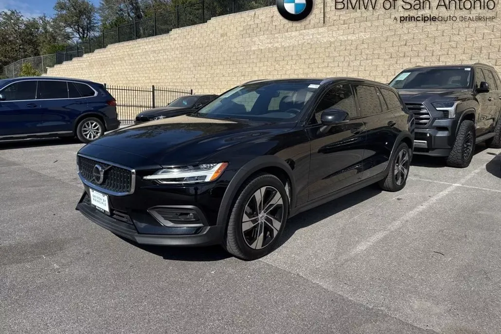 2024 Volvo V60 Cross Country B5 Plus photo 1