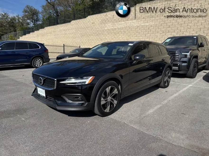 2024 Volvo V60 Cross Country B5 Plus photo 1