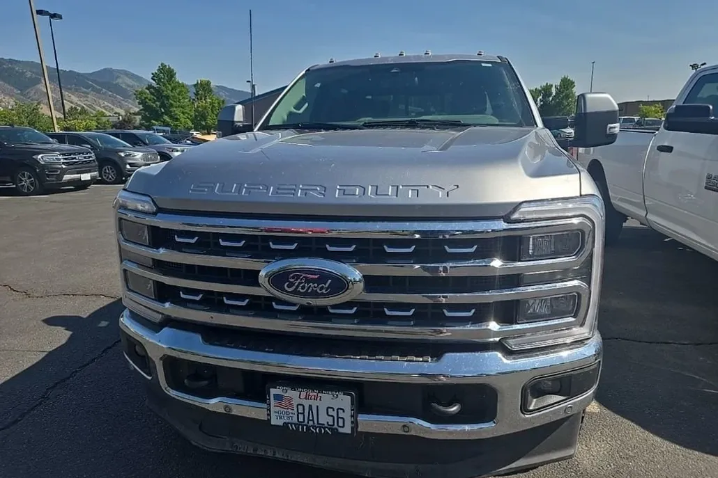 2023 Ford F-350 Lariat photo 1