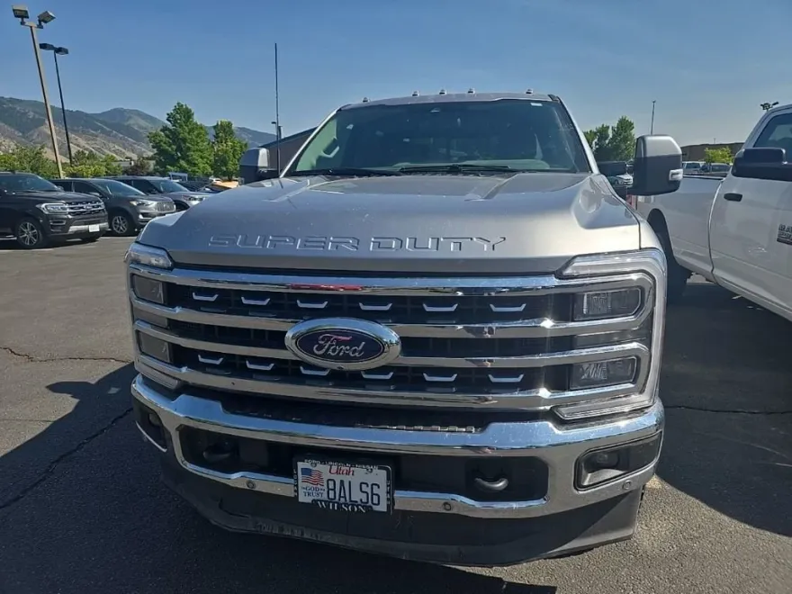 2023 Ford F-350 Lariat photo 1