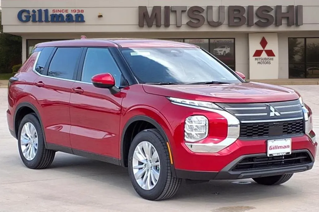2025 Mitsubishi Outlander ES photo 1