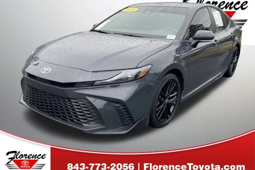 2025 Toyota Camry SE photo 1