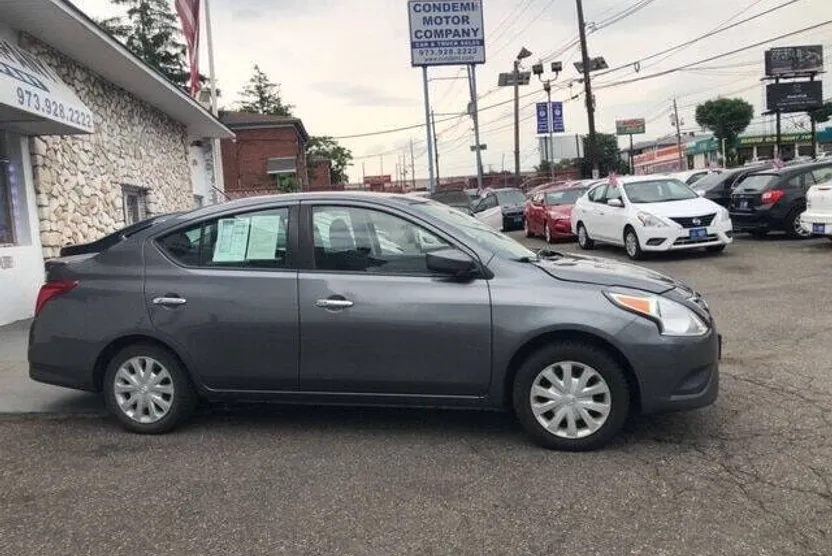 2017 Nissan Versa 1.6 S photo 1