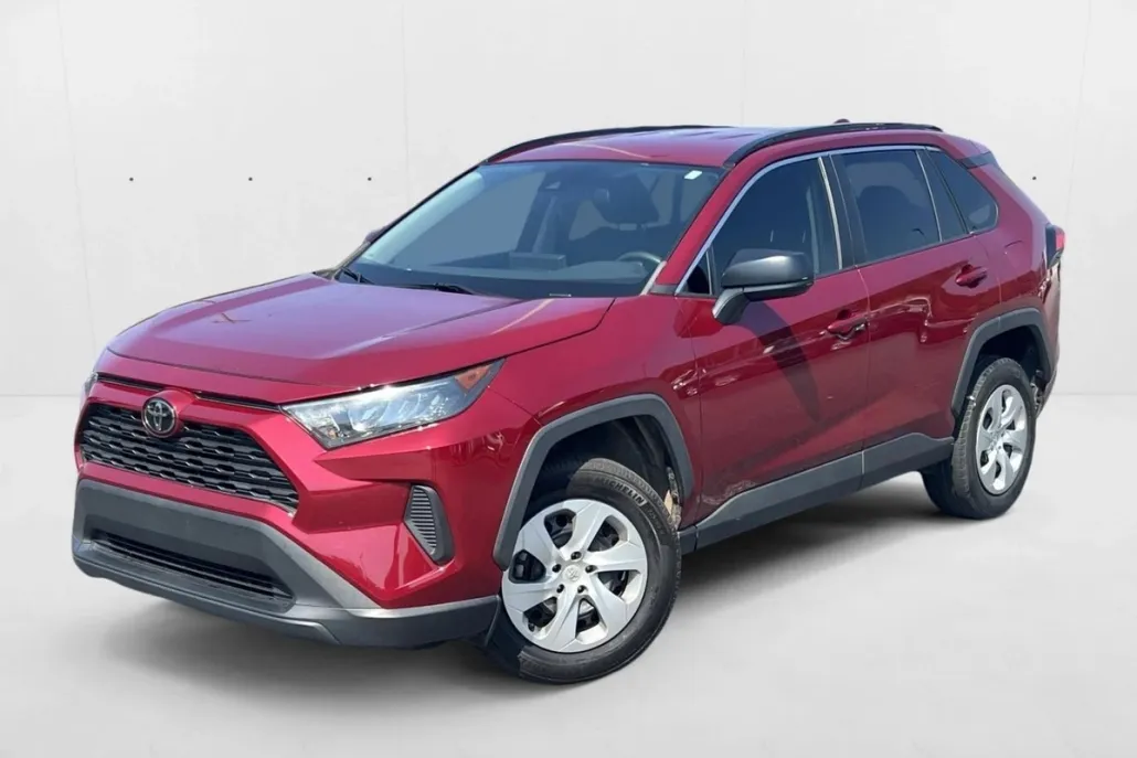 2019 Toyota RAV4 LE photo 1