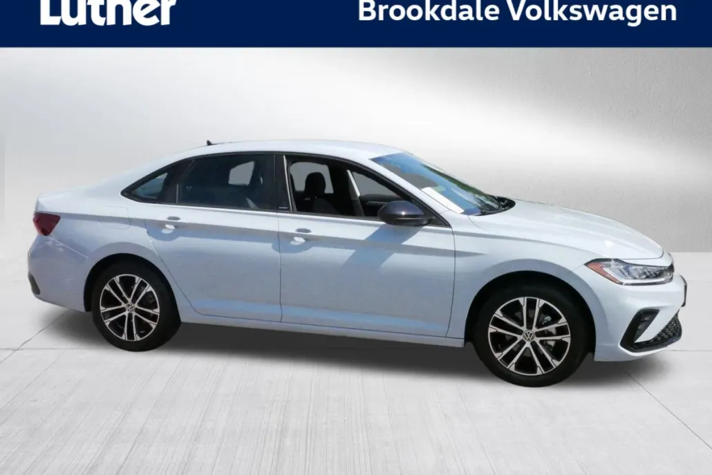 2025 Volkswagen Jetta Sport photo 1
