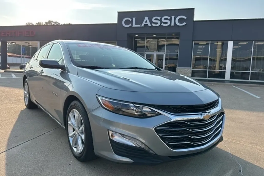 2024 Chevrolet Malibu 1LT photo 1