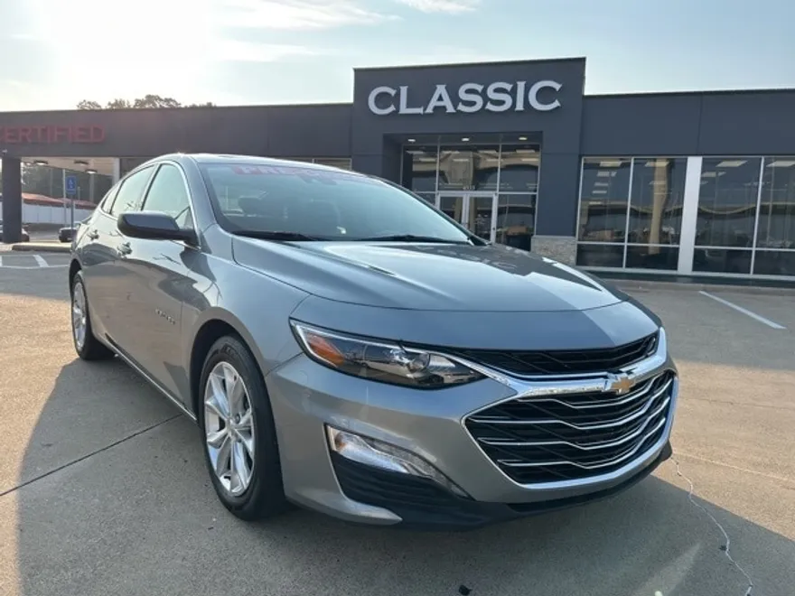 2024 Chevrolet Malibu 1LT photo 1