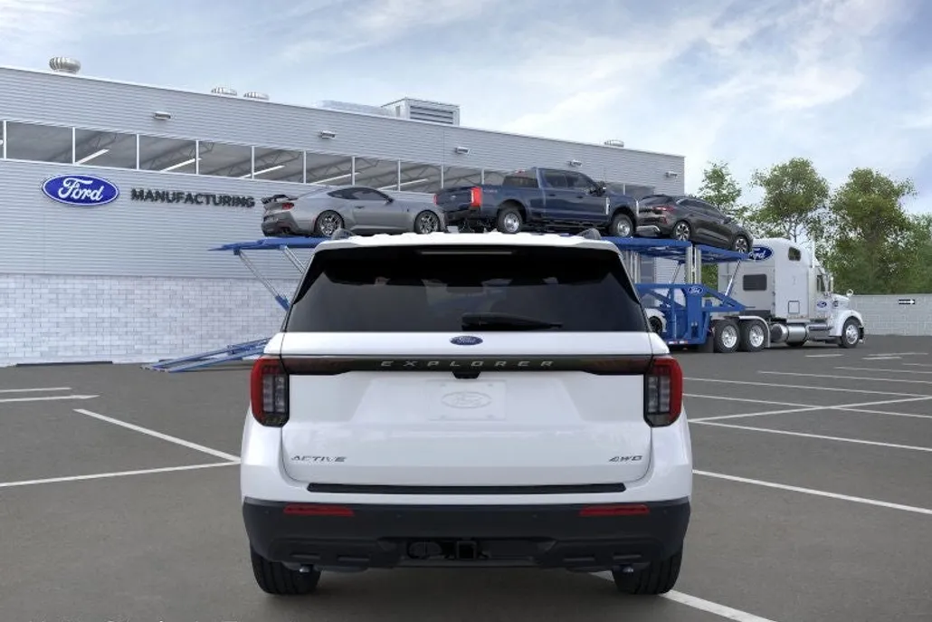2025 Ford Explorer photo 1