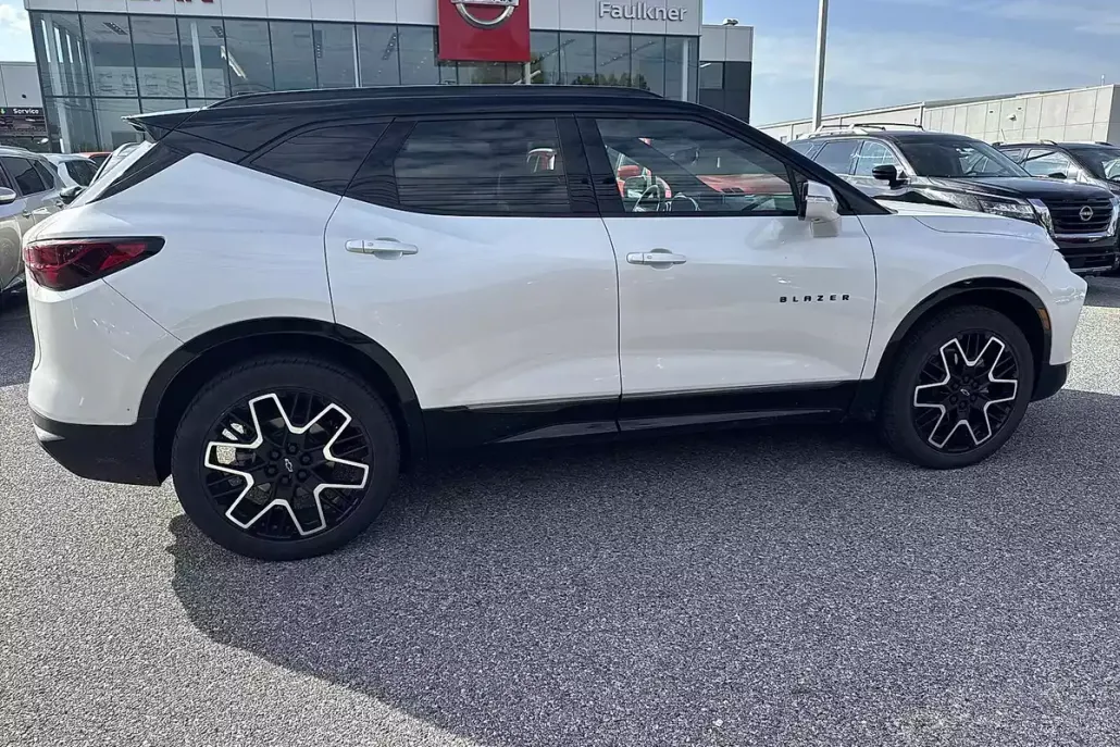 2023 Chevrolet Blazer RS photo 1