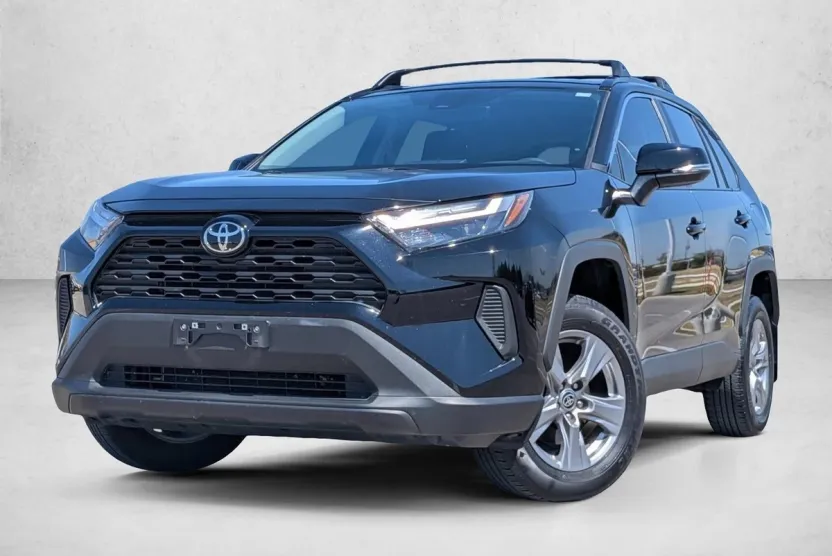 2024 Toyota RAV4 XLE photo 1