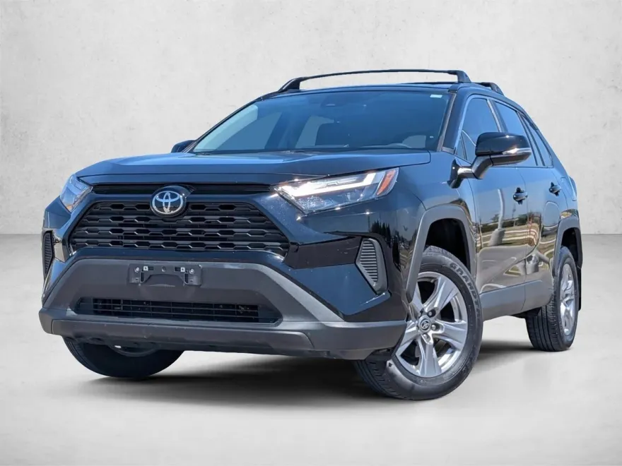 2024 Toyota RAV4 XLE photo 1