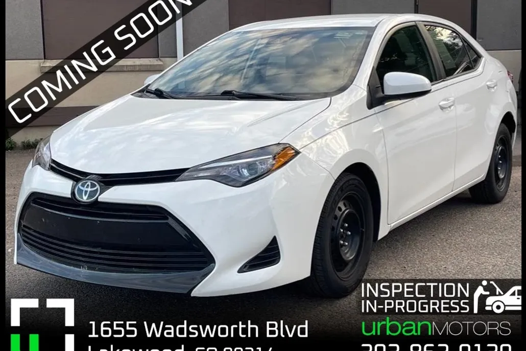 2018 Toyota Corolla LE photo 1