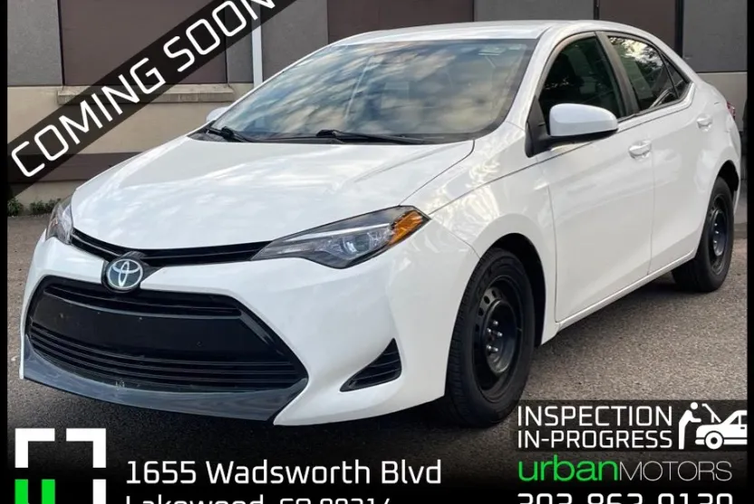 2018 Toyota Corolla LE photo 1