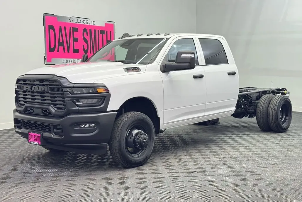2025 Ram 3500 Tradesman photo 1