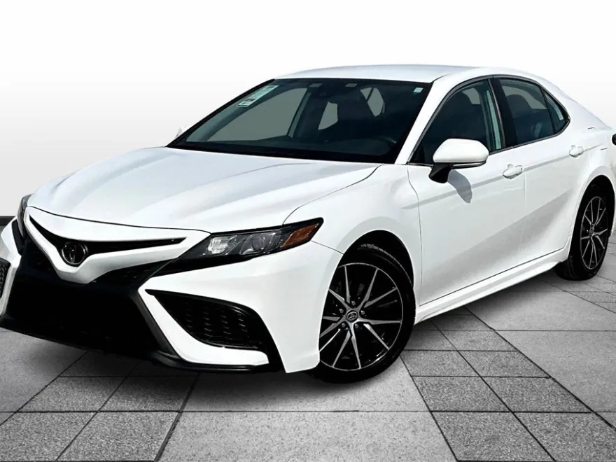 2024 Toyota Camry SE photo 1