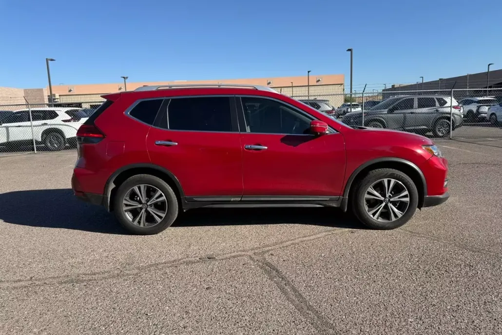 2017 Nissan Rogue SL photo 1