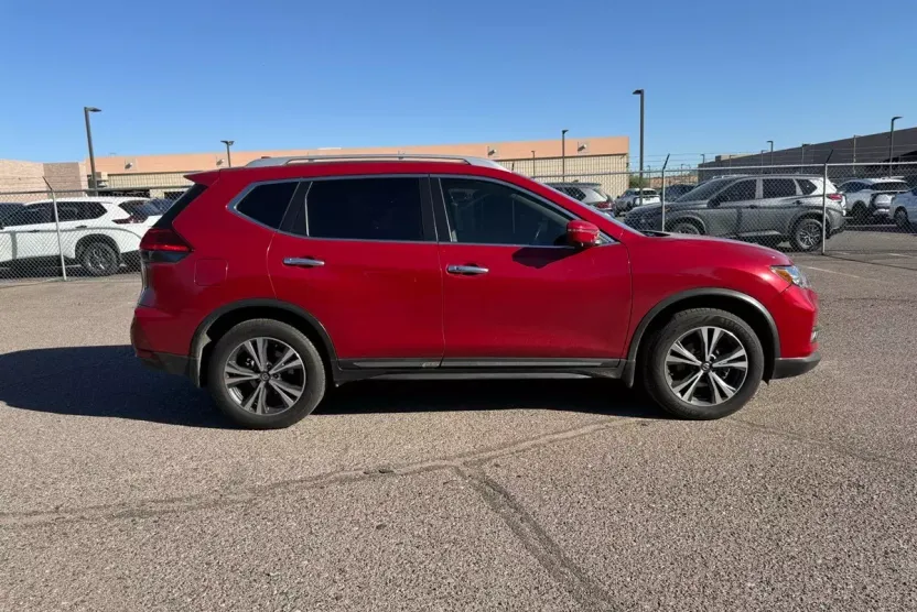 2017 Nissan Rogue SL photo 1