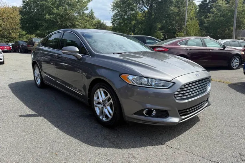 2013 Ford Fusion SE photo 1