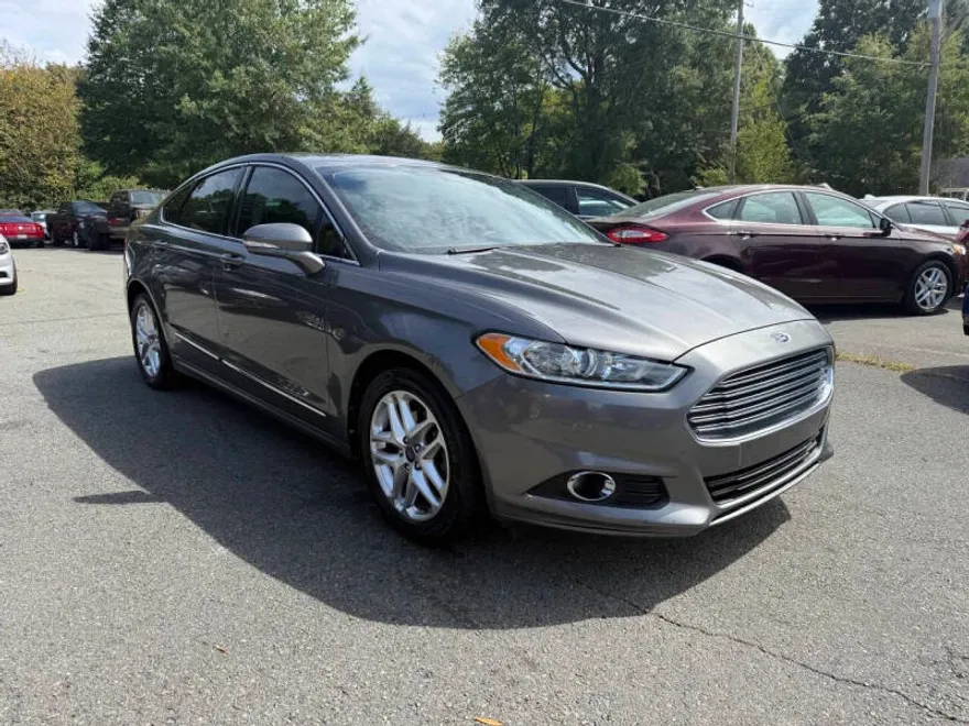 2013 Ford Fusion SE photo 1