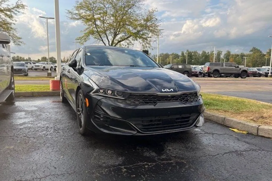 2023 Kia K5 GT photo 1