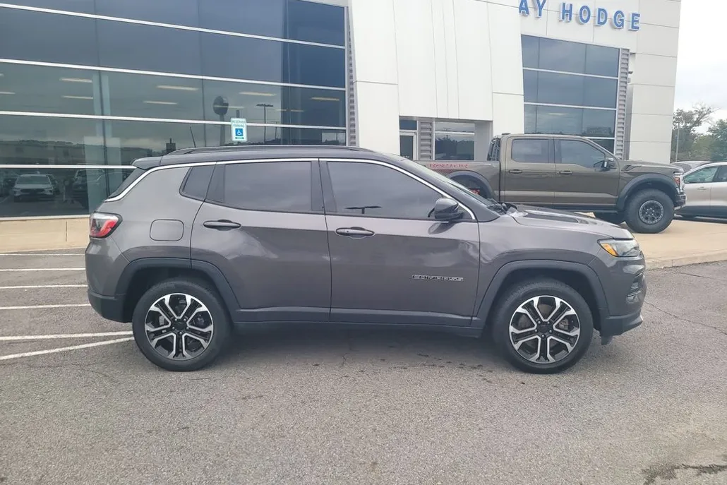 2023 Jeep Compass Limited photo 1