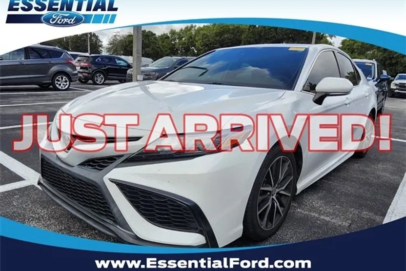 2022 Toyota Camry SE photo 1