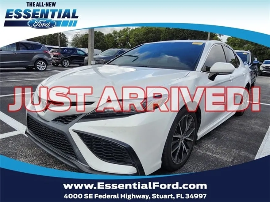 2022 Toyota Camry SE photo 1