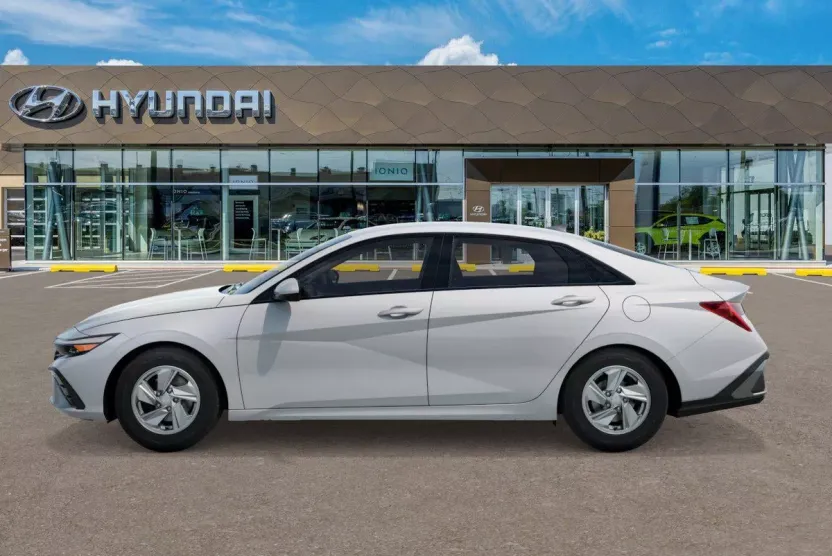 2025 Hyundai Elantra SE photo 1