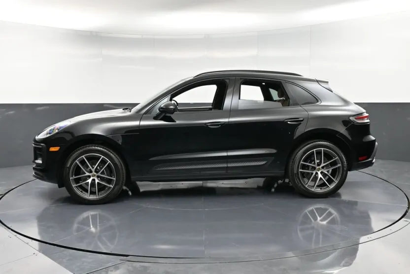 2025 Porsche Macan T photo 1