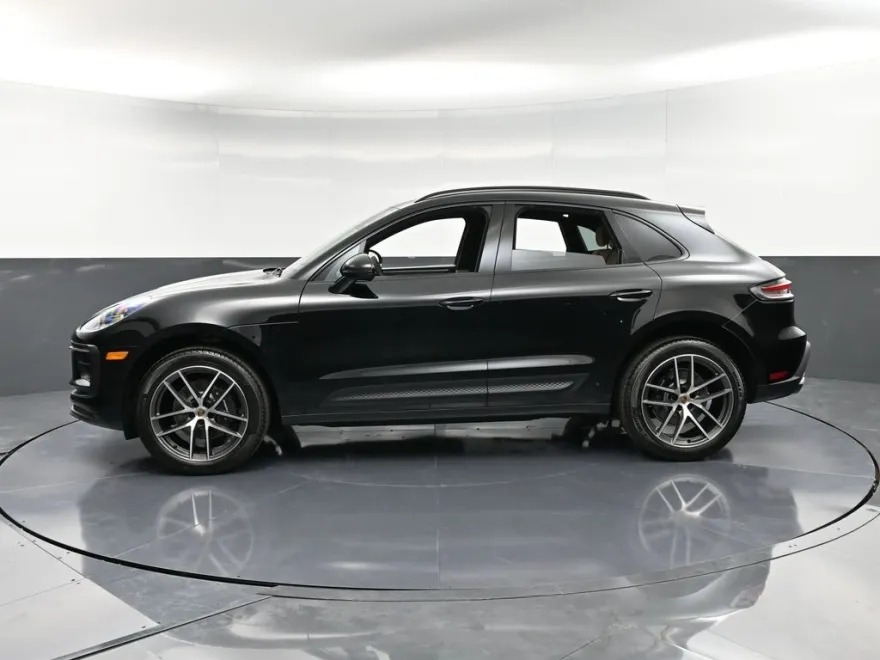 2025 Porsche Macan T photo 1