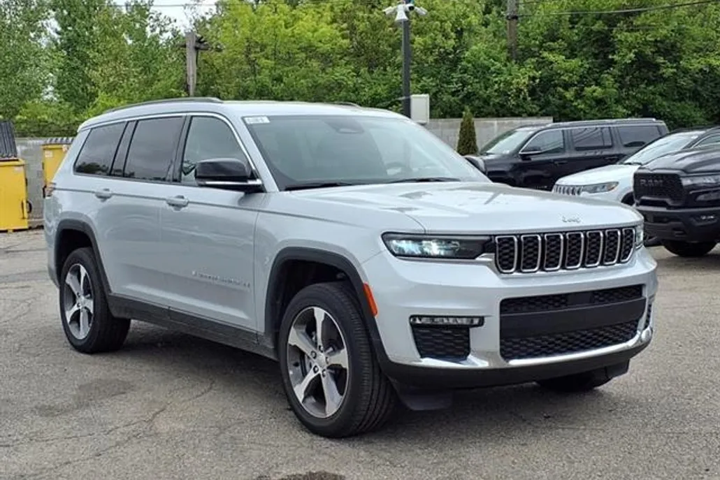 2024 Jeep Grand Cherokee Limited photo 1