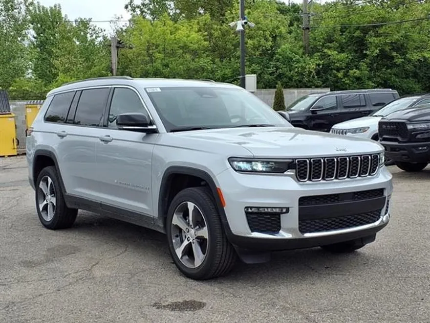 2024 Jeep Grand Cherokee Limited photo 1