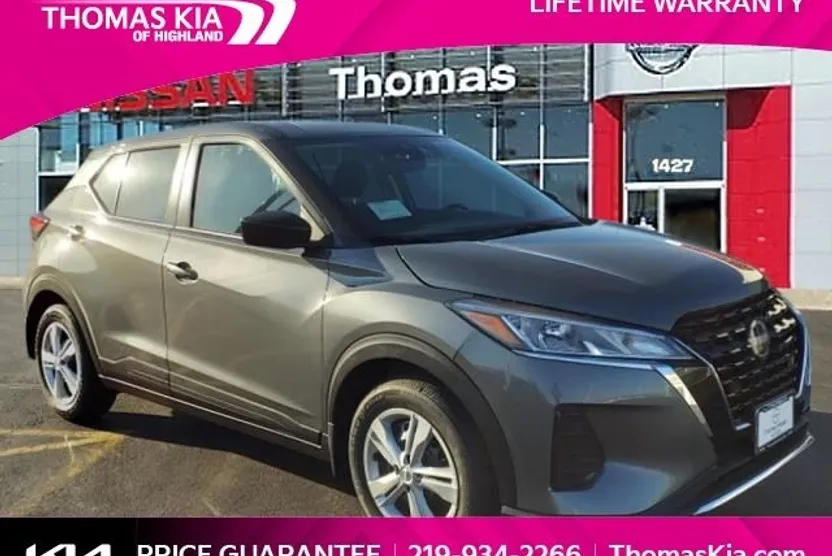2025 Nissan Kicks Play S photo 1