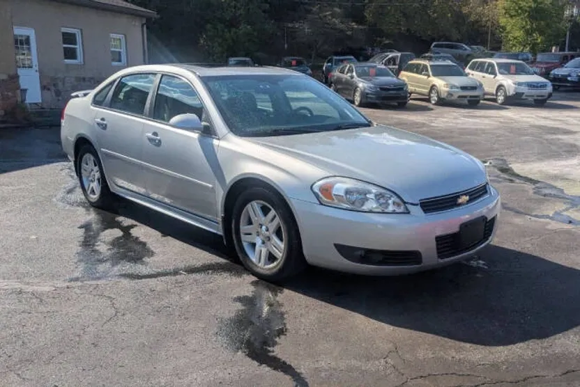 2011 Chevrolet Impala 1LT photo 1
