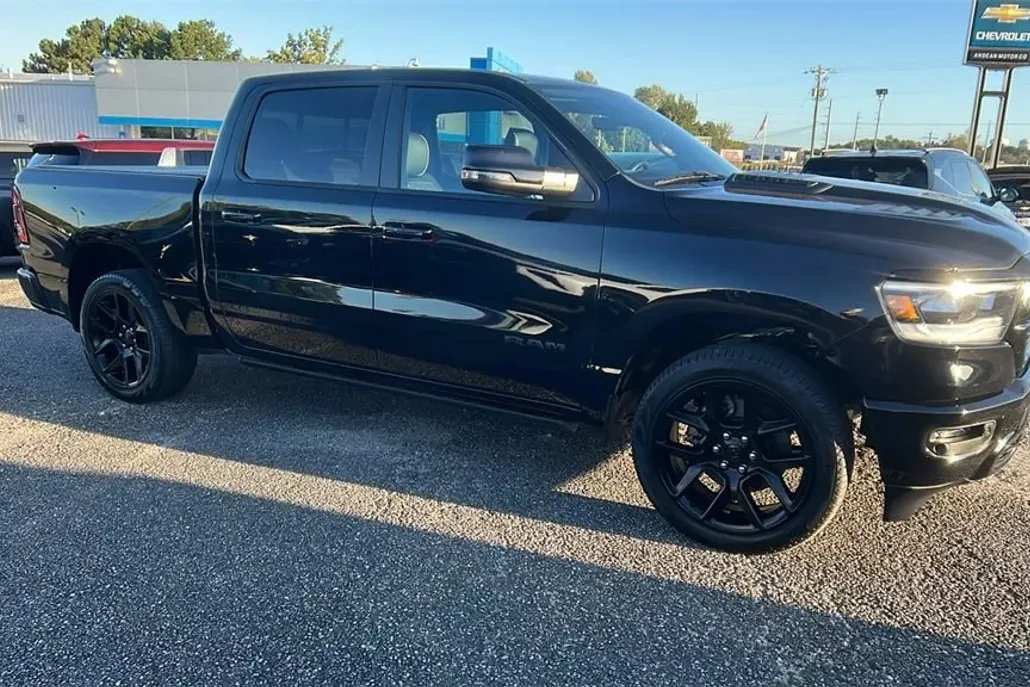 2024 Ram 1500 Laramie photo 1
