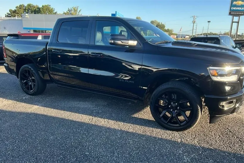2024 Ram 1500 Laramie photo 1