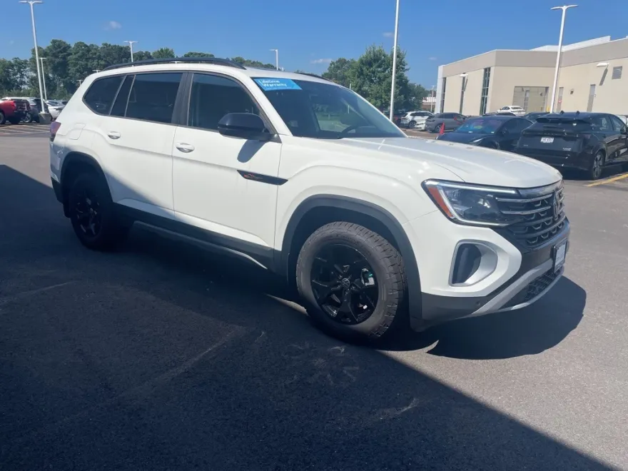 2025 Volkswagen Atlas Peak Edition SE photo 1