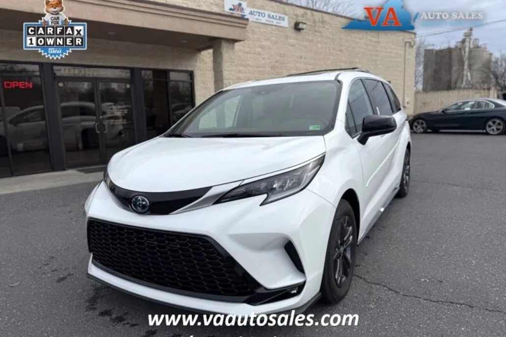 2024 Toyota Sienna XSE photo 1