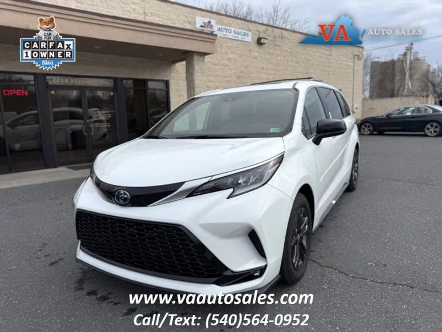 2024 Toyota Sienna XSE photo 1