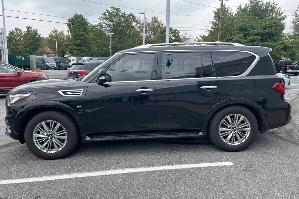 2019 Infiniti QX80 Luxe photo 1