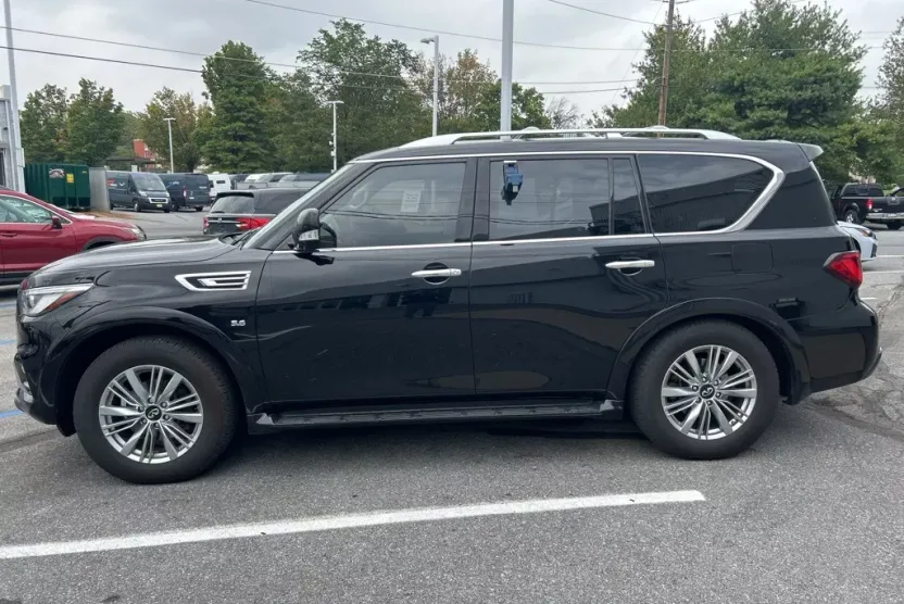 2019 Infiniti QX80 Luxe photo 1