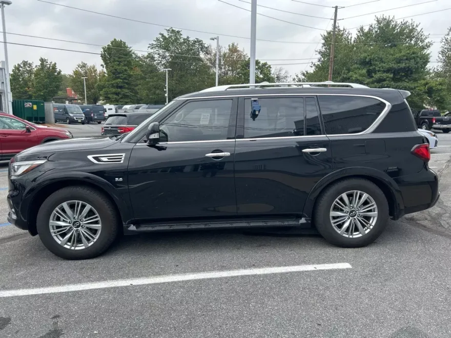 2019 Infiniti QX80 Luxe photo 1