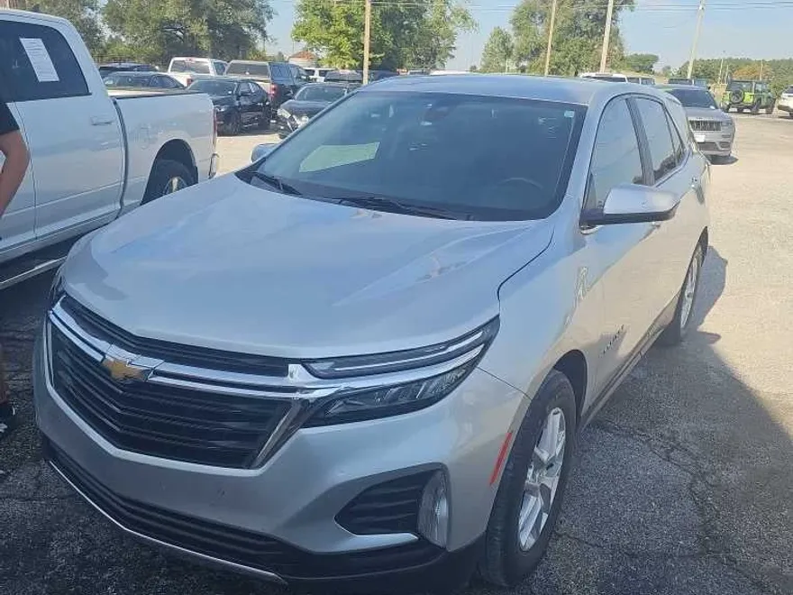 2022 Chevrolet Equinox LT photo 1