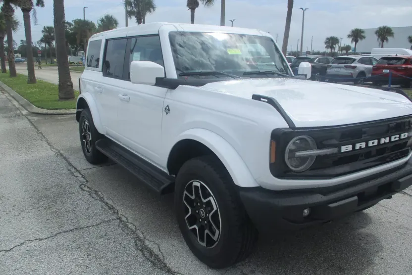2025 Ford Bronco Outer Banks photo 1