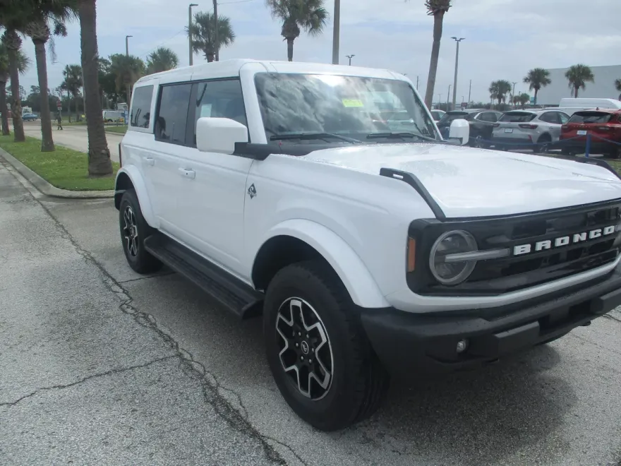 2025 Ford Bronco Outer Banks photo 1